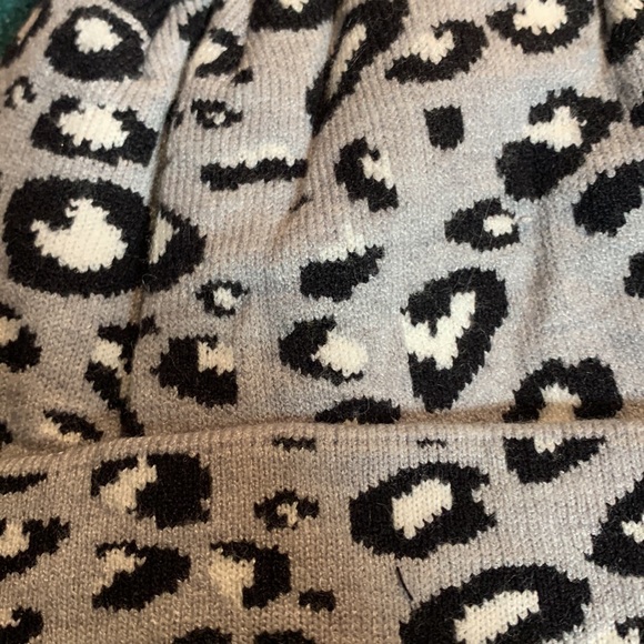 Cheetah Print Double Layered Pom Pom Beanie Hat - Picture 5 of 6